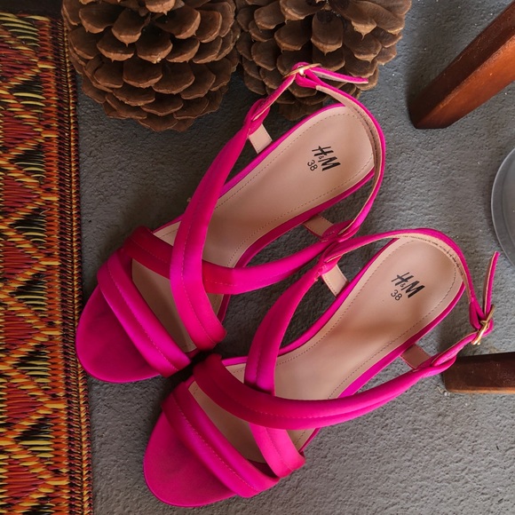 H&M bring pink satin sandals - Picture 3 of 8